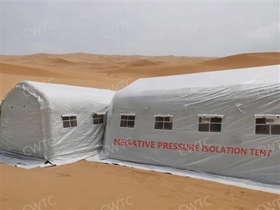 Montando uma tenda triangular militar